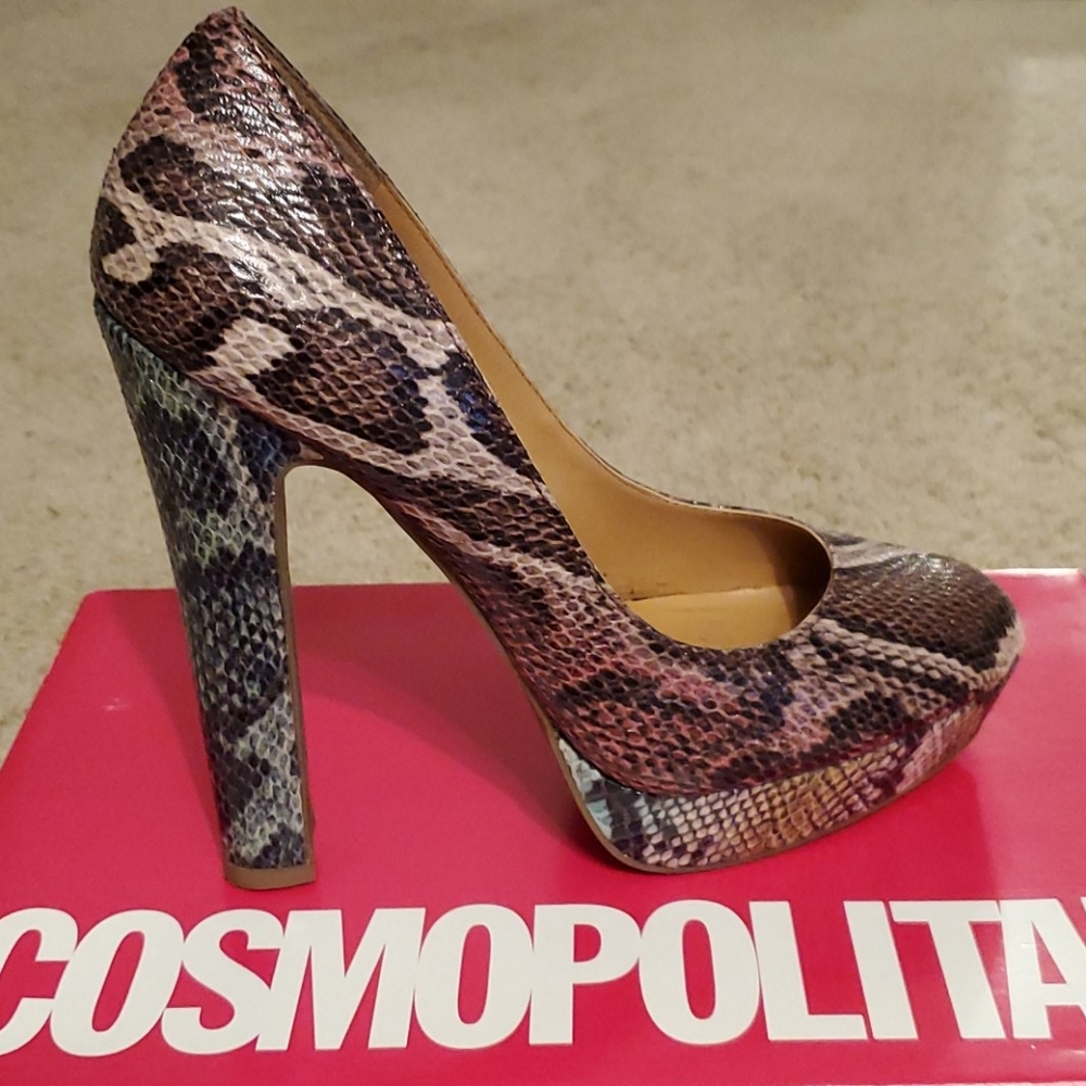 Cosmopolitan Snakeskin Platform Pump